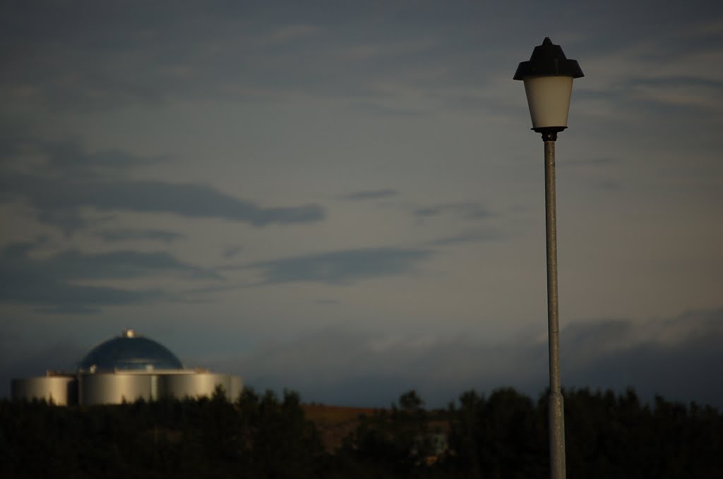 Perlan, view from the Tjörnin by David Gamache