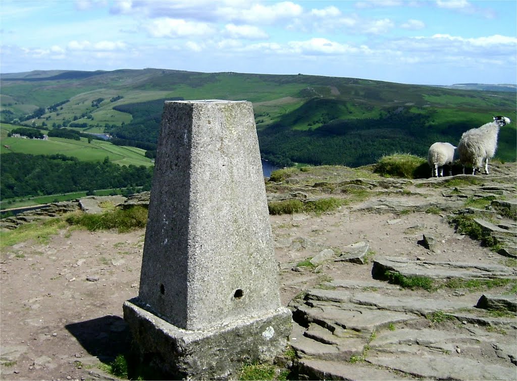 Winhill Pike Triangulation Pillar (Peak District Nat Park) by Keith Stevens