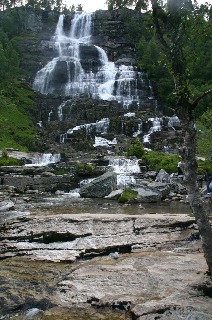 Tvindefossen by Rimantas Kisielius