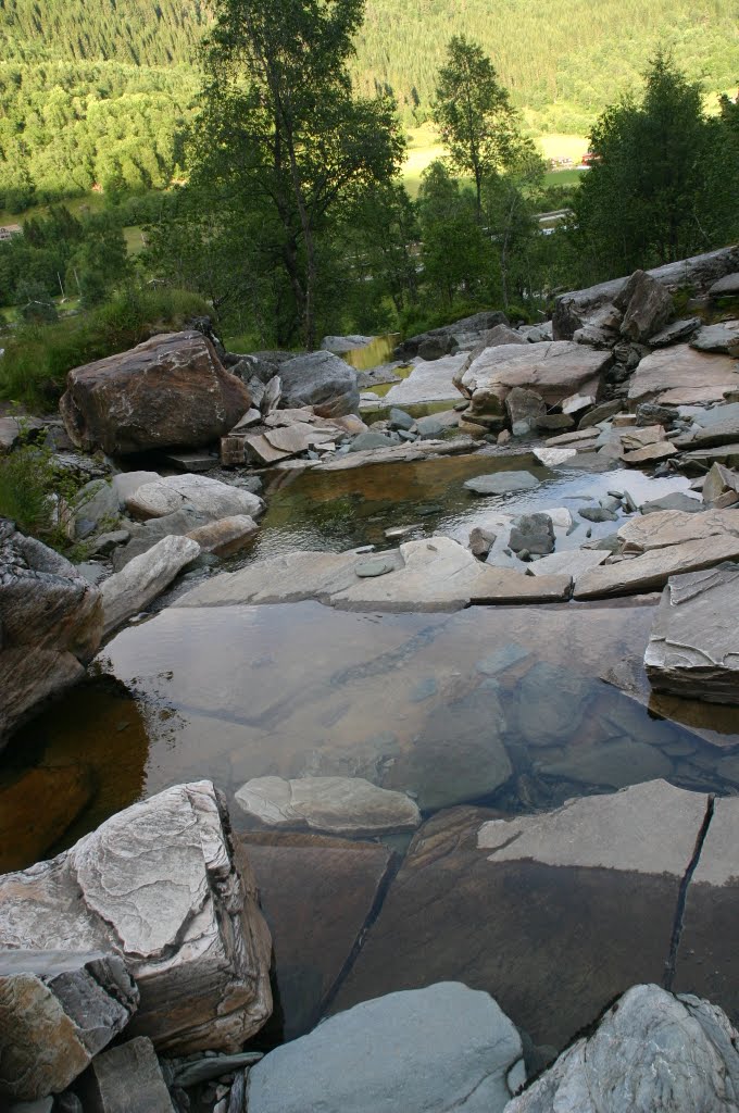 Tvindefossen detail by Rimantas Kisielius