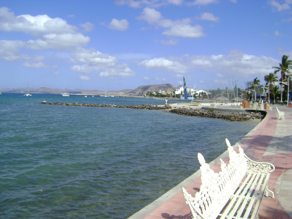 VISTA DESDE EL MALECON DE LA PAZ, BCS. by RAMIRO