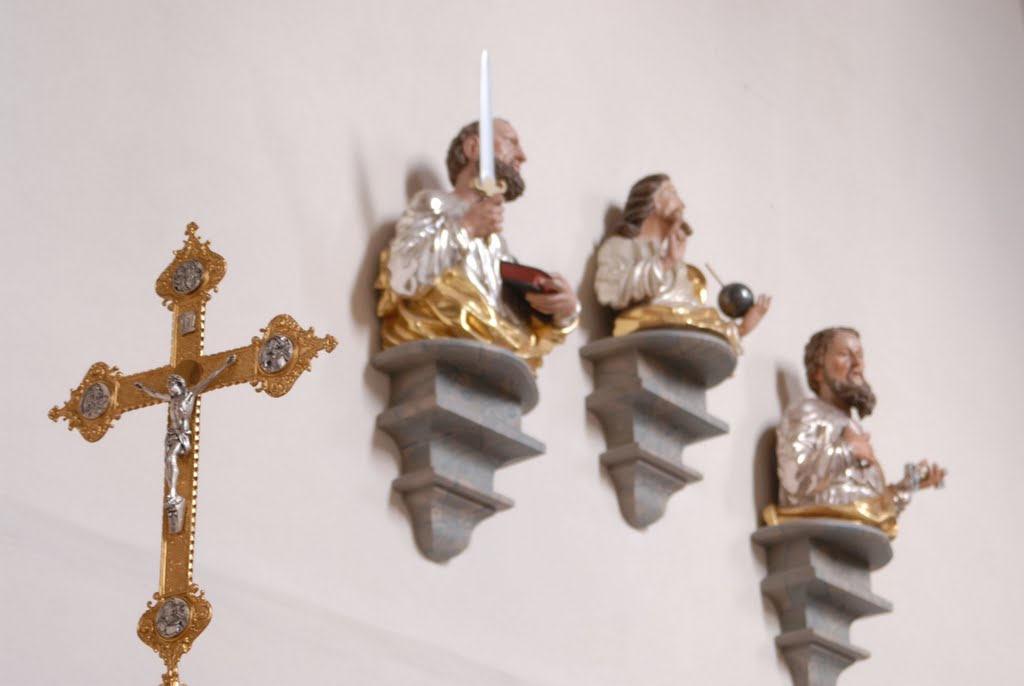 Apostelfiguren im Münster von Wolframs Eschenbach by Andreas-Müller