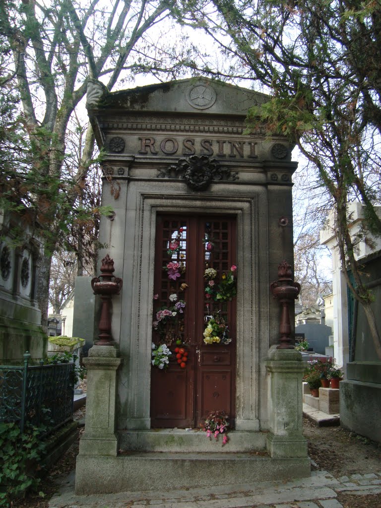 Paris - Pere-LaChaise by Red Oleander