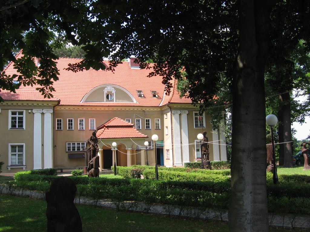 Łęknica, Polska - Dom Kultury by Michał Kozłowski.