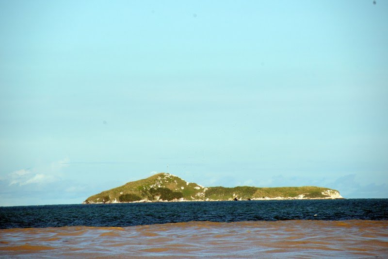 Isla Farallones, Coclé, Panama by Efraim Omar Revelo