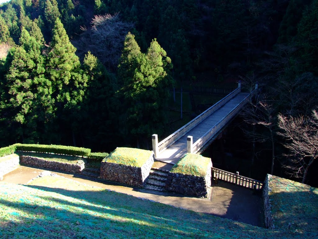 New Bridge at Old Ruins by Chouden Boy