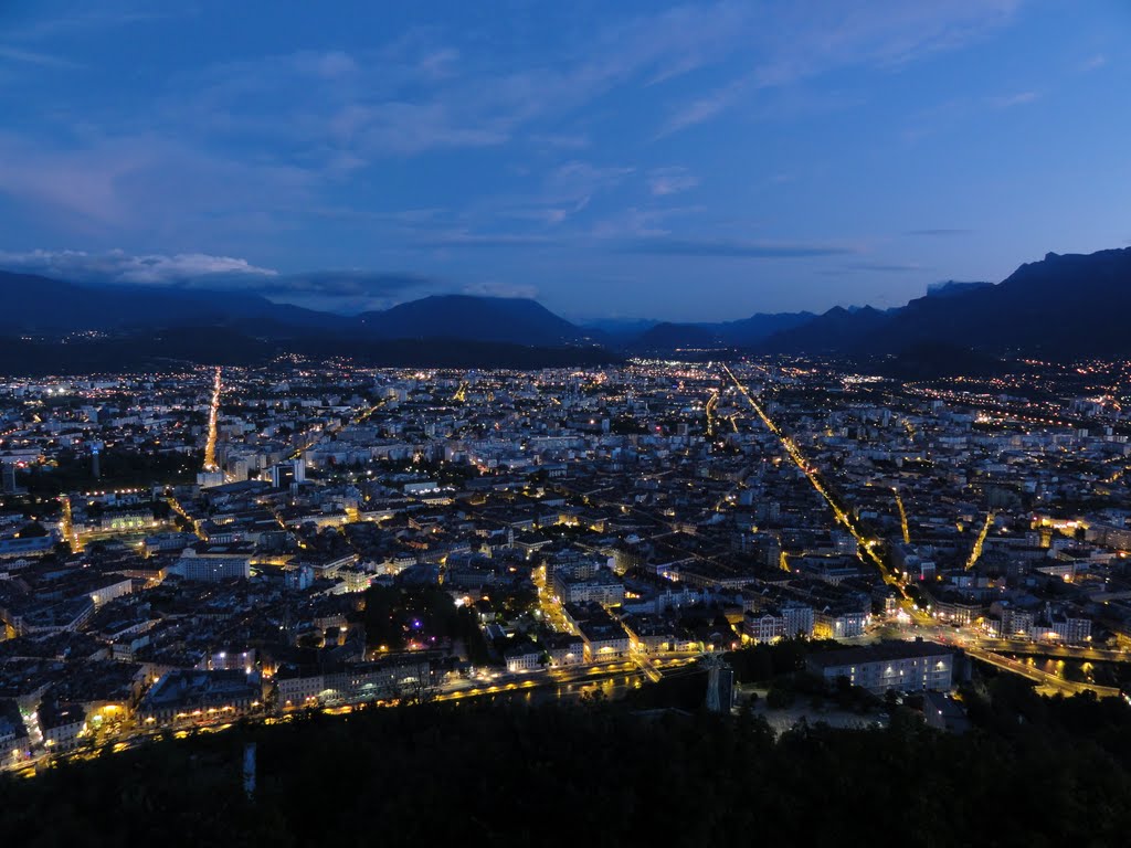 Grenoble by rwaksberg