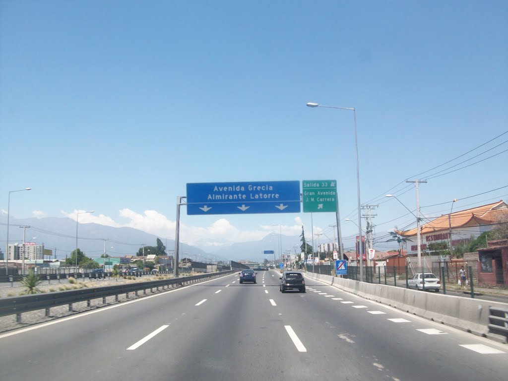 Autopista Vespucio Sur. Salida a Gn. Avda. José Miguel Carrera. La Cisterna Santiago by Ignacio Paredes