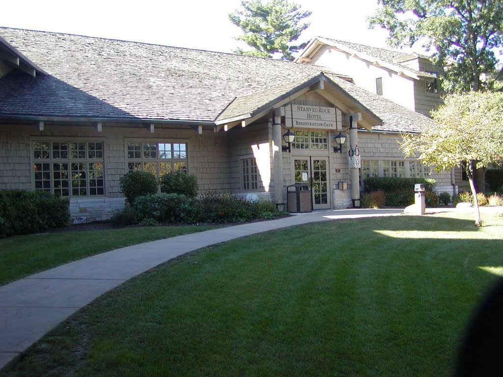 Starved Rock Lodge by rwdw