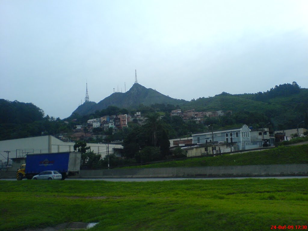 Pico do Jaragua a vista da Rodovia dos Bandeirantes - Sao Paulo SP by Paulo Humberto