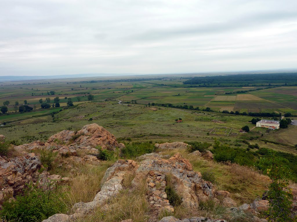 Скално светилище до Зайчи връх / Ancient Sanctuary near Zajchi Vrah by godonikolov