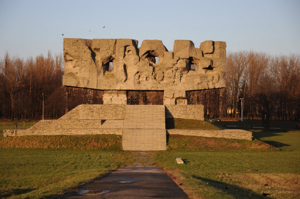 Extermination camp Majdanek by zort