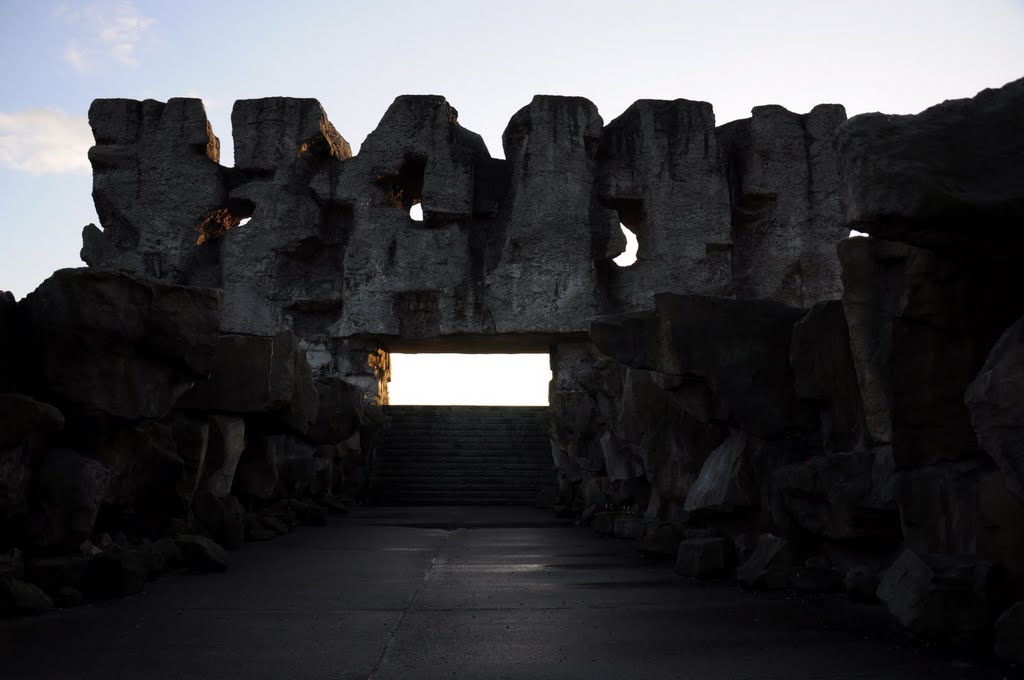 Extermination camp Majdanek by zort