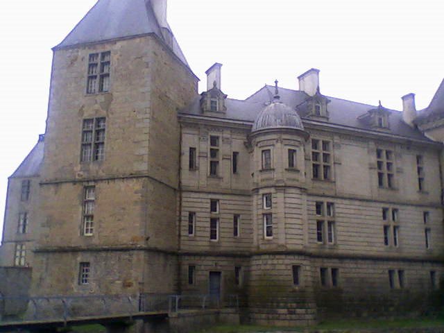 Tour droite (right tower) by benoit de dijon