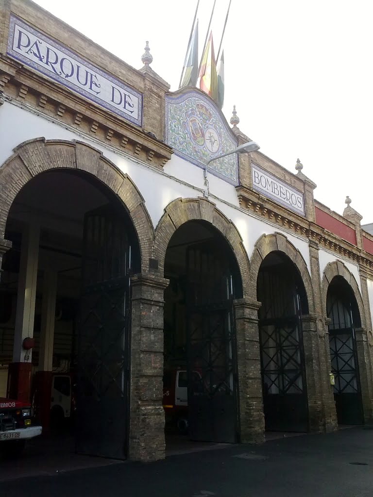 Bomberos de Sevilla. Noviembre de 2010 by viajeroandaluz