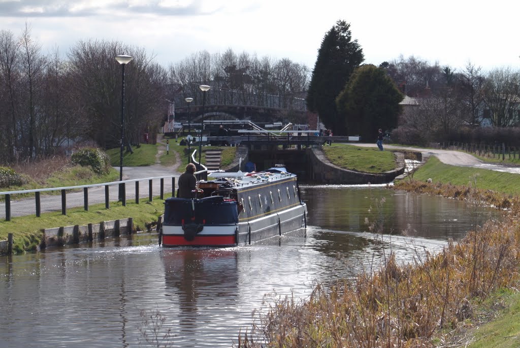 Narrow boat at latham wheat lane by cheapcamera