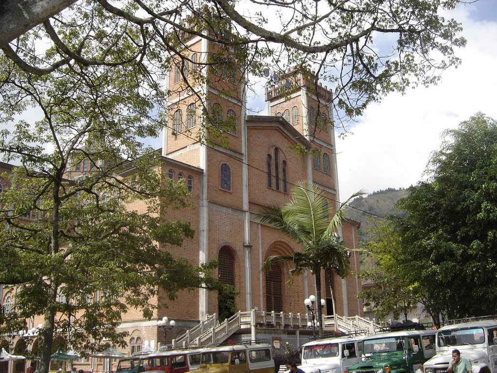 Frontis de la iglesia by alejandrino tobon