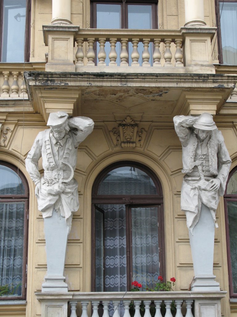 IMG_2359 "Men's" columns on Mokotowska street at Warsaw by Lukasz Gradowski