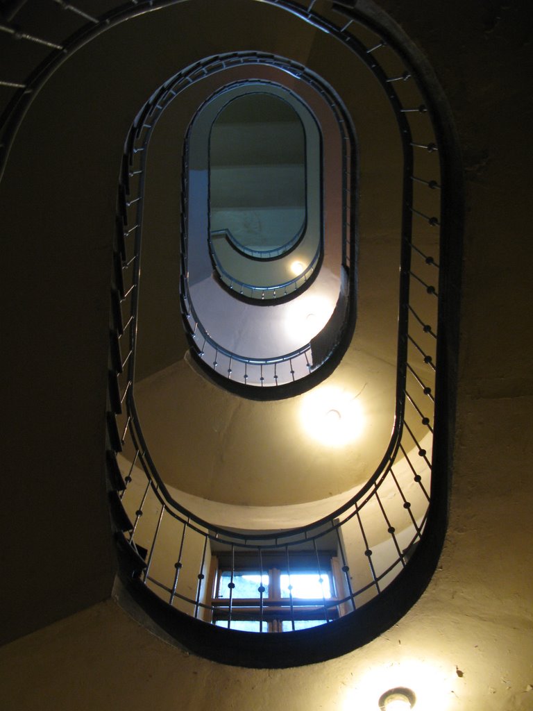 IMG_2372 Old (before IIWW) round stairs in tenement house on Emilii Platter street at Warsaw by Lukasz Gradowski