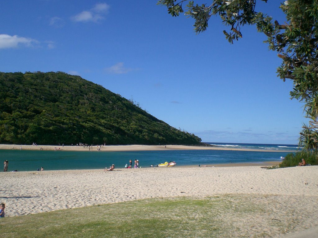 Tallebudgera Creek Palm Beach by melbourne