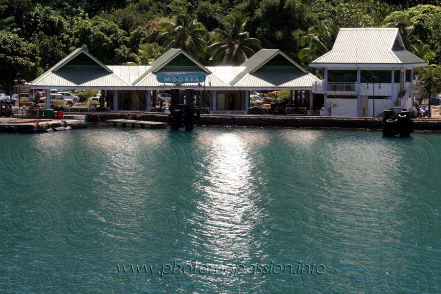 Le port de Moorea dans la baie de Vaiare by pihéclan