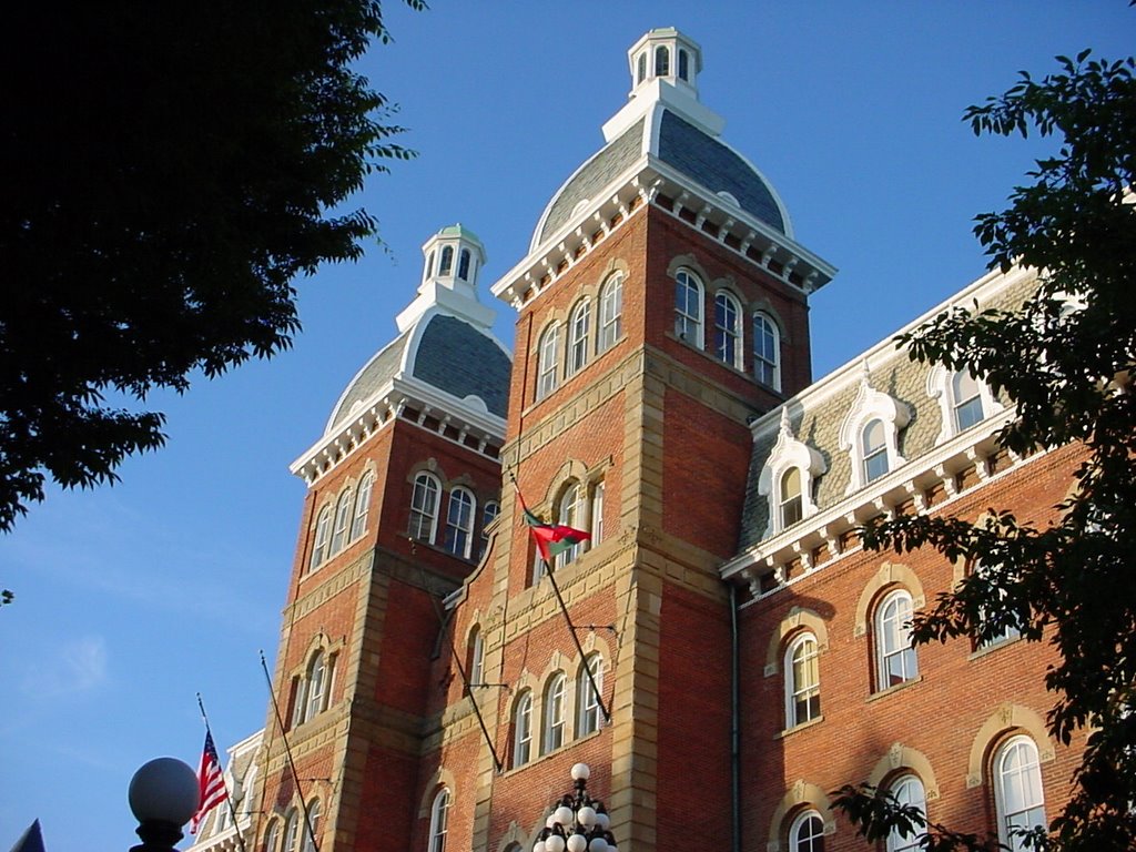 Old Main at Washington and Jefferson College by timbilly