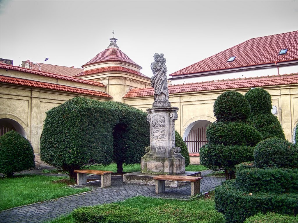 Klasztor o. Franciszkanów by golinesco