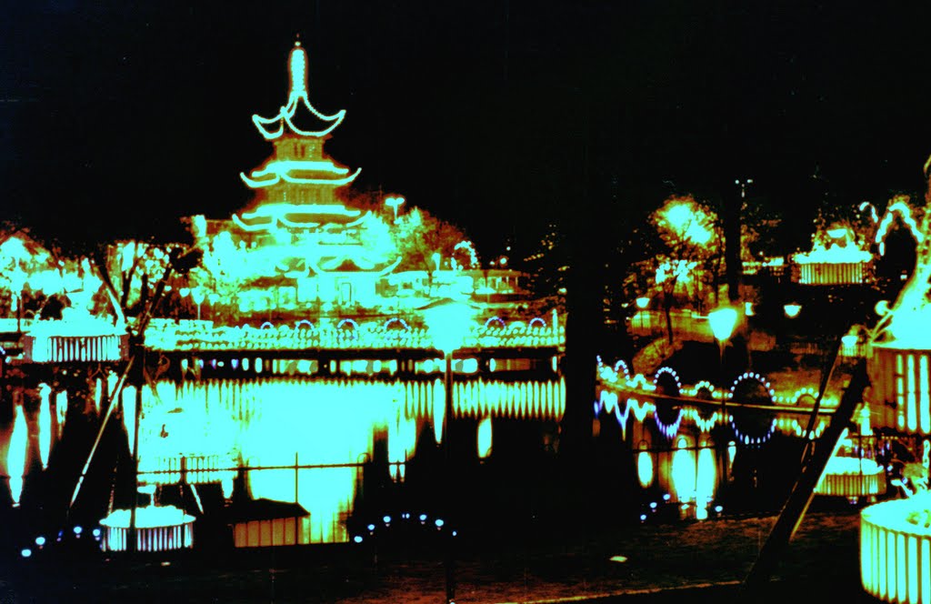 Tivoli bei Nacht by Didi Spörk