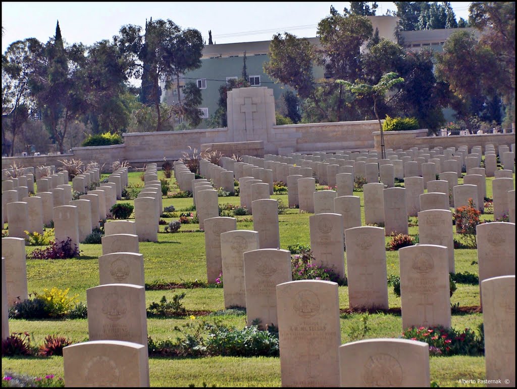 Cementerio Britanico (Ciudad de Beer Sheva) by Alberto Pasternak