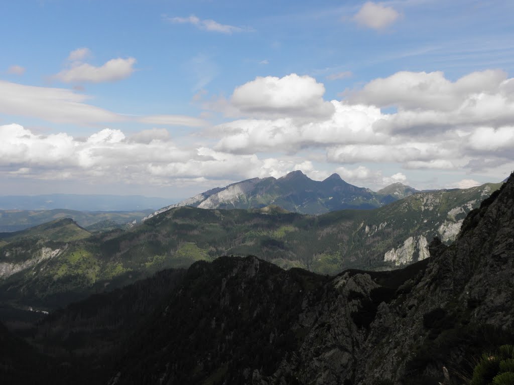 Widok na Tatry Bielskie by michal_niklas