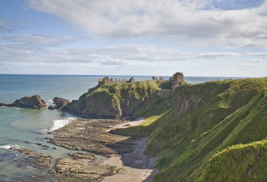 Dunnottar Castle from the North by alecmccutcheon