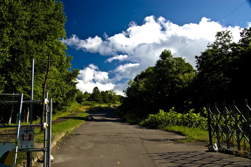 Walk road of the Nishiyama crater of Mt. Usu-zan by mppp