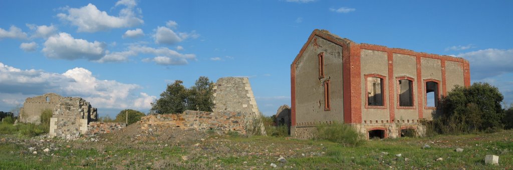 Villanueva del Duque. Ruinas castillete y casa de máquinas. Pozo Este. El Soldado. by Antonio M Cabrera