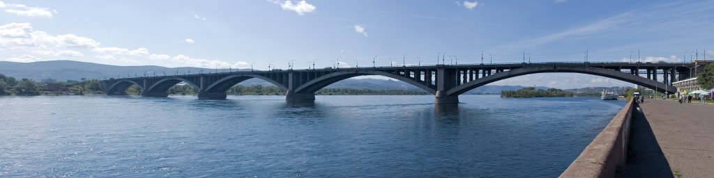 Kommunal'nyjj most The bridge over the Yenisei. View from the left bank. by photolith