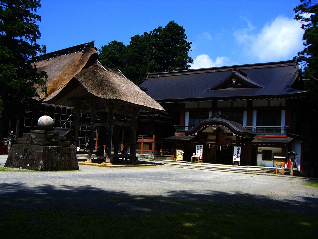 Dewa-Sanzan(3 mountains) Shrine by masalla