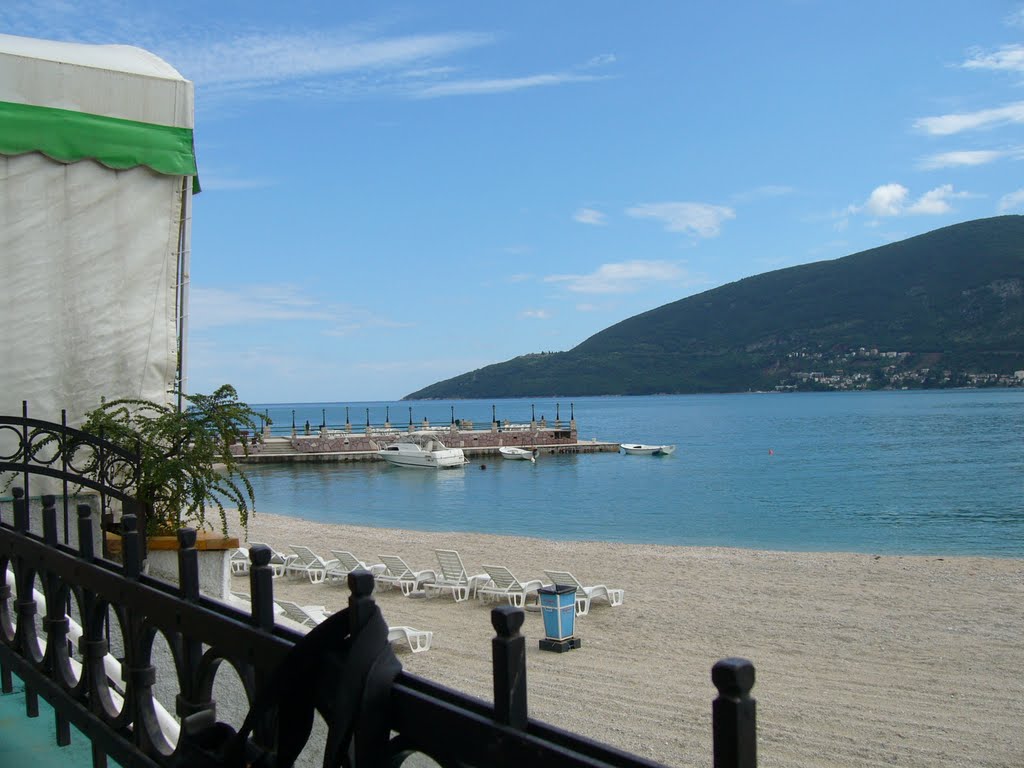 Herceg Novi, plaza Rafaelo 2007. by Dadji