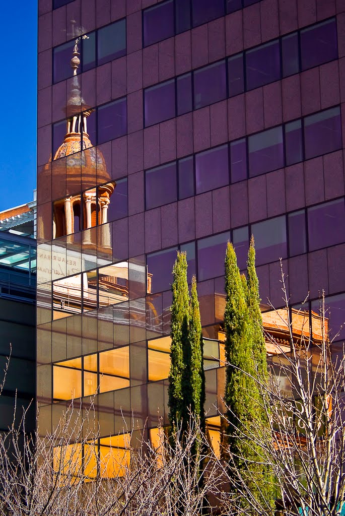 Reflejo del edif. ABC. Paseo de la Castellana. by Jose Mauri II