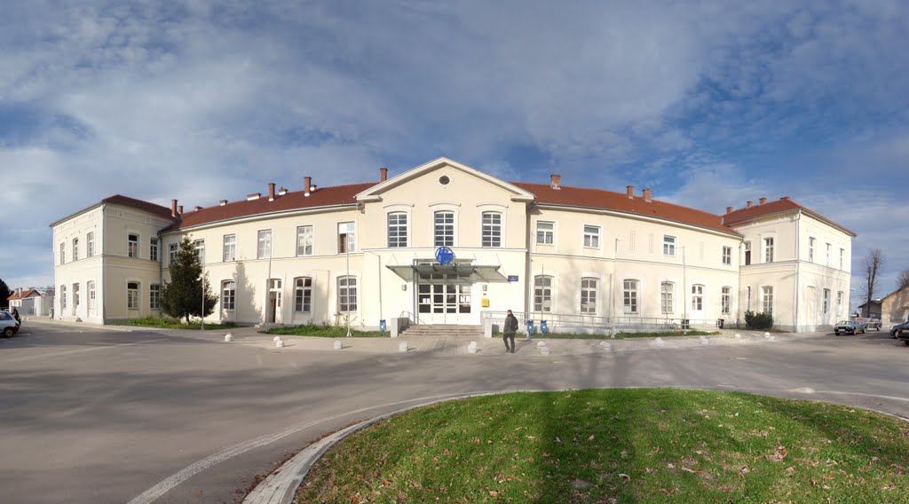 Sisak railway station by vbublic