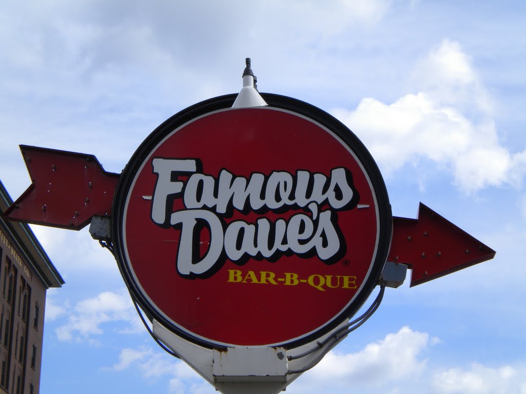 Famous Daves, Canal Park, Duluth, MN by 1971nova4dr.