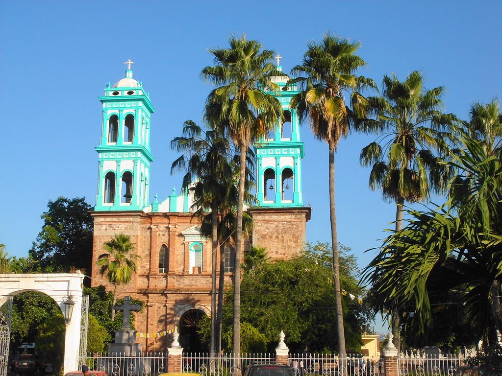 IGLESIA DE CD. ALTAMIRANO,GRO, MEX. by Mario Jaimes