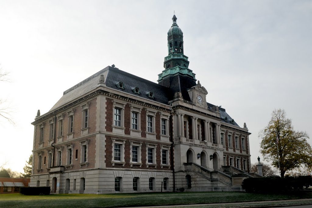 Hall Co. Courthouse (1902) Grand Island, Neb. 11-2010 by TGrier