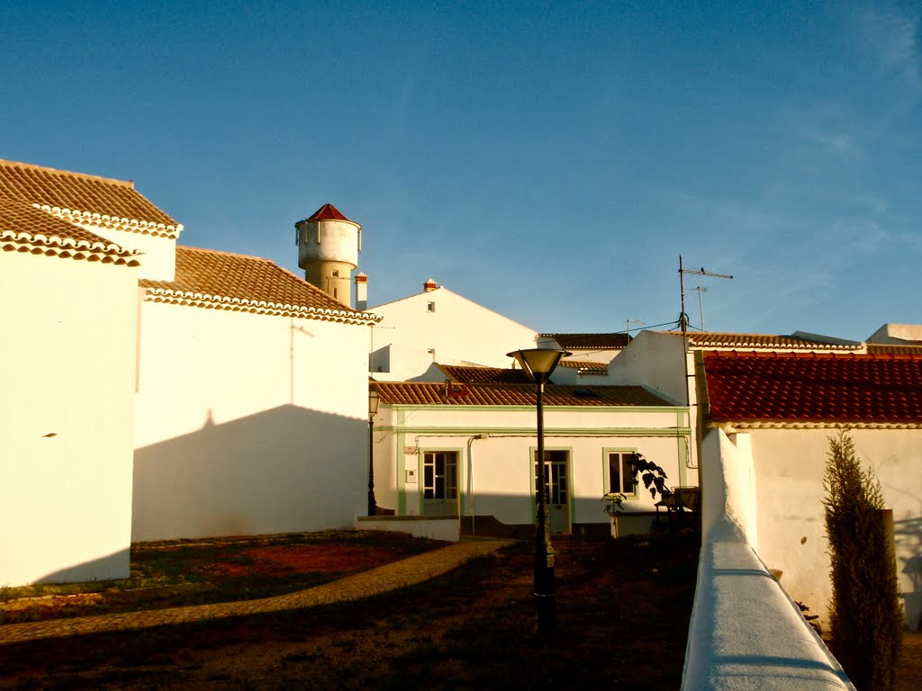 Junto a Igreja de Vila do Bispo by Guizel