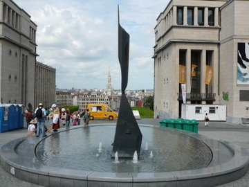 Sur les hauteurs de la ville by zagreus