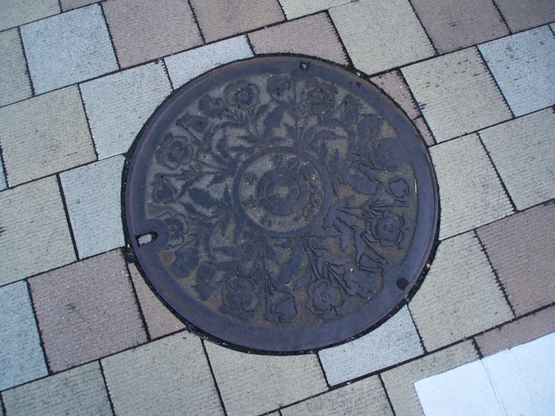 Manhole at Kohnosu City by Kiyoshi Fujimoto