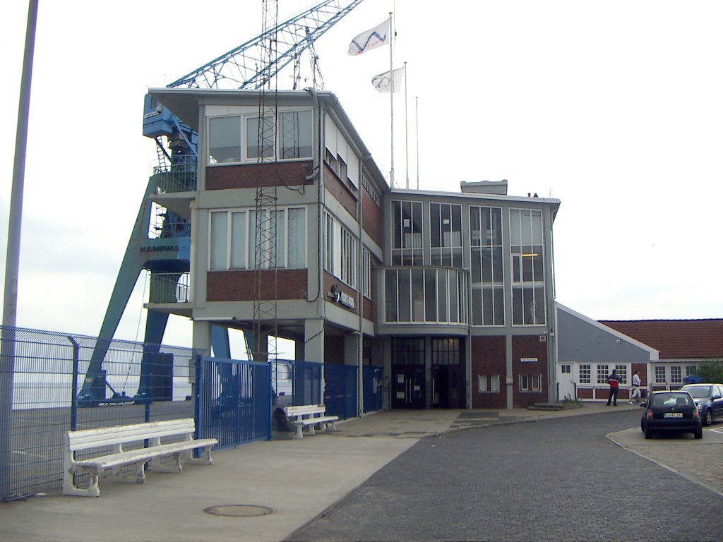 Cuxhaven - Steubenhöft mit Ballin-Platz by Robert-68