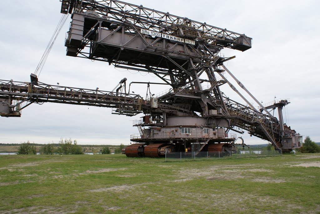 Ferropolis; Braunkohle-Fördergerät by Fotograph_67