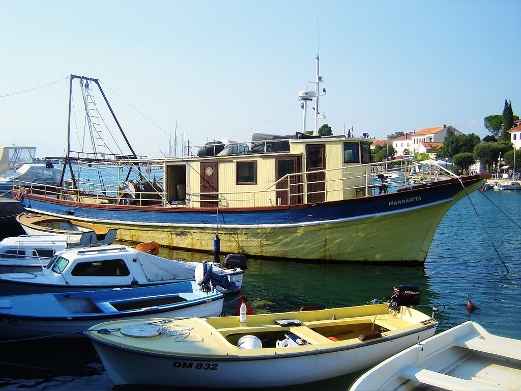 Old fisher boat by céderic j