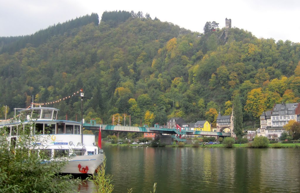 Trarbach Mosel Bridge & Ruine Grevenberg from Traben by Johnny Lovesjazz