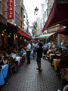 Ripaille dans les rues de la ville by zagreus