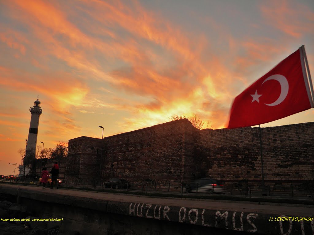 Ahırkapı feneri ve şanlı bayrağımız by levent koşansu